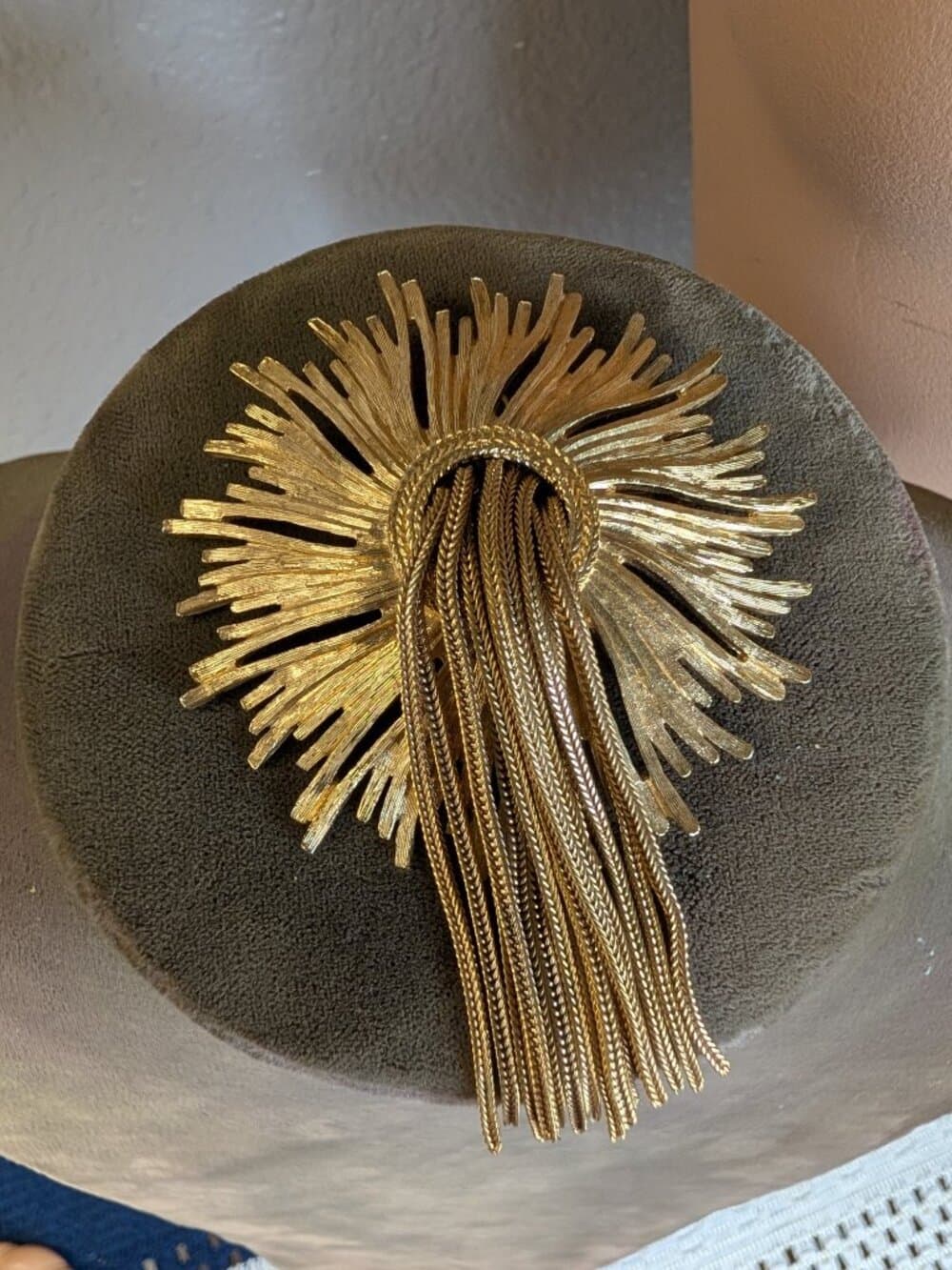 Rare Vintage Monet Gorgeous Gold Tone Sunburst Brooch Fringe Tassels - Thumbnail 3