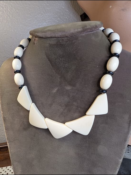 Vintage 80s Off White And Black Statement Geometric Acrylic Necklace - Thumbnail 6