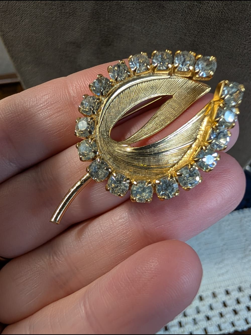 Vintage Gold Tone Leaf Crystal Brooch - Floral with Clear Rhinestones Formal - Thumbnail 2