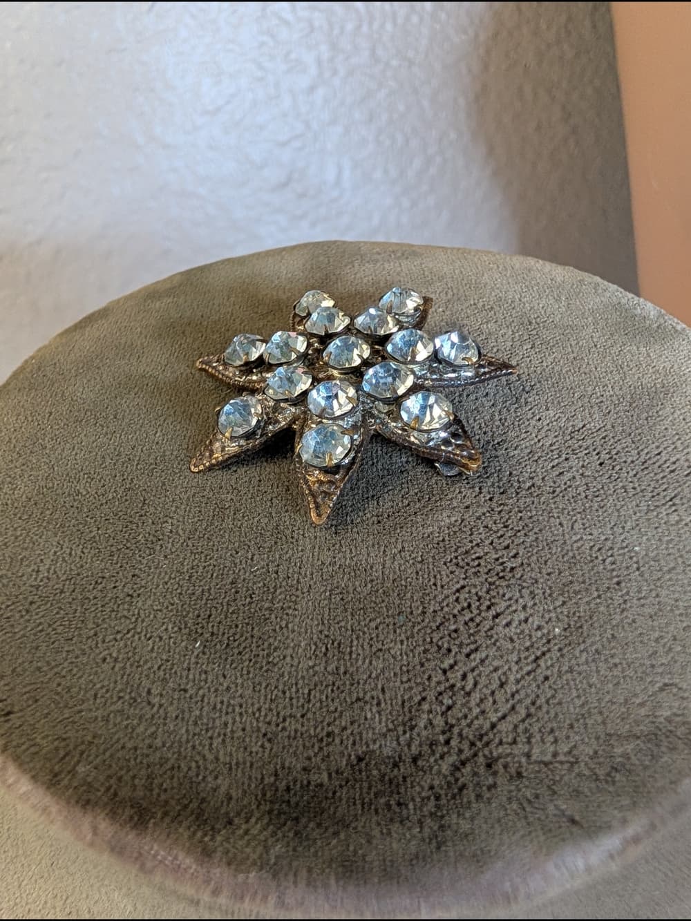 Antique Early 1900 7 Pointed Star Glass Paste Gilt Brooch With C Clasp - Thumbnail 2
