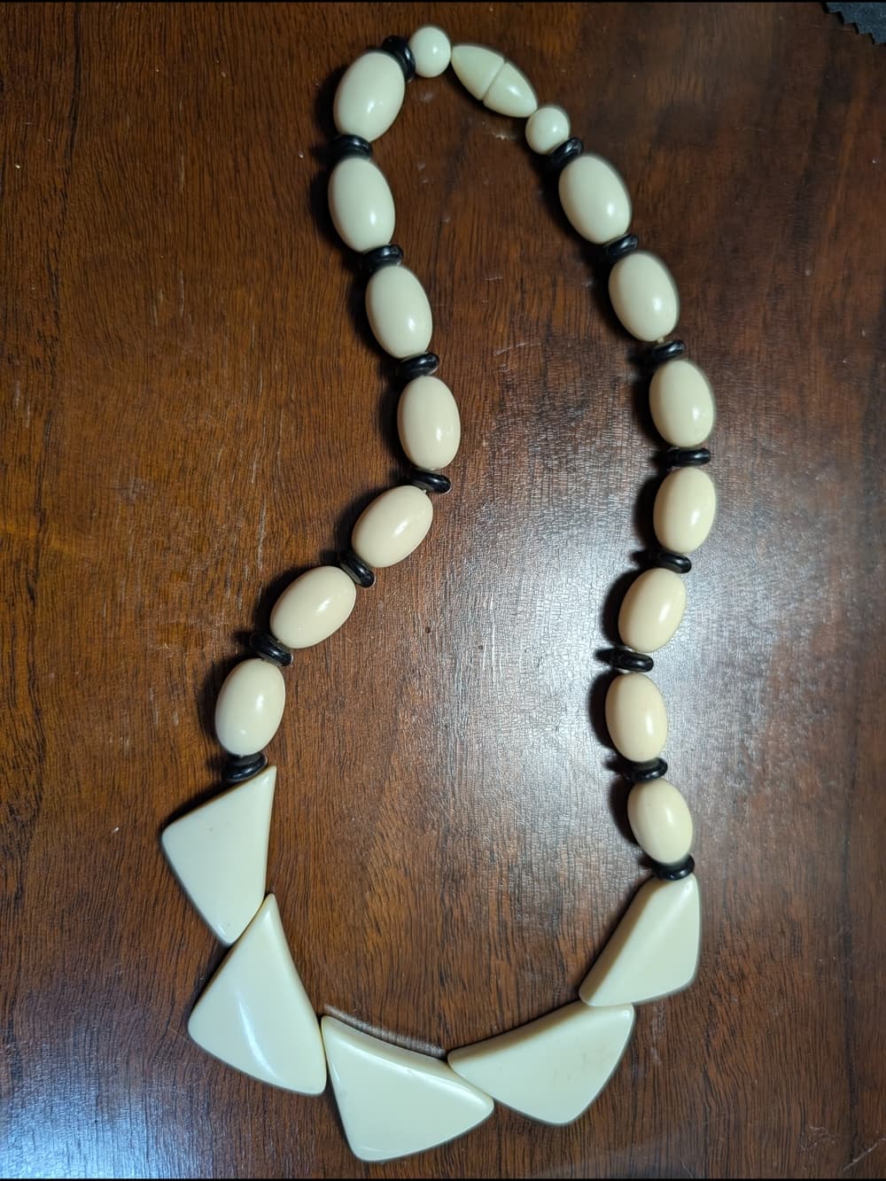 Vintage 80s Off White And Black Statement Geometric Acrylic Necklace - Thumbnail 3