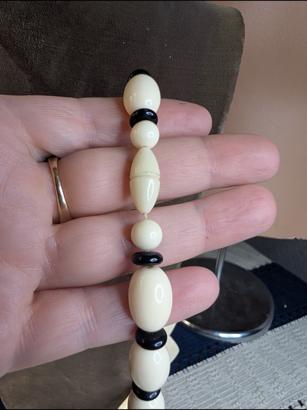 Vintage 80s Off White And Black Statement Geometric Acrylic Necklace - Thumbnail 2