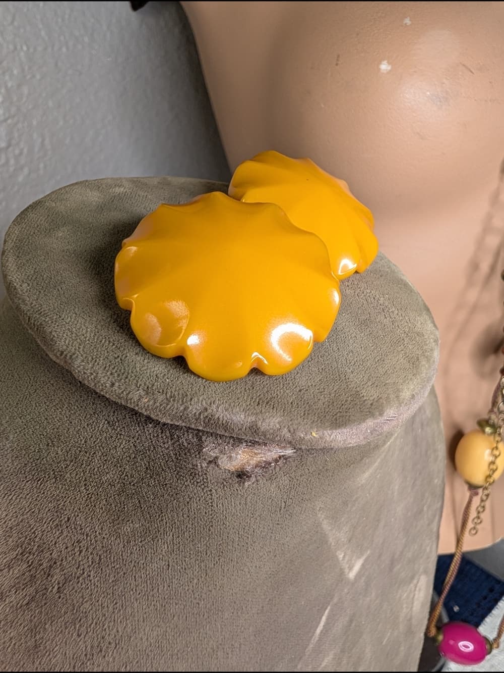 Bakelite Scalloped Edge Round Clip-On Earrings — Butterscotch Yellow - Thumbnail 2
