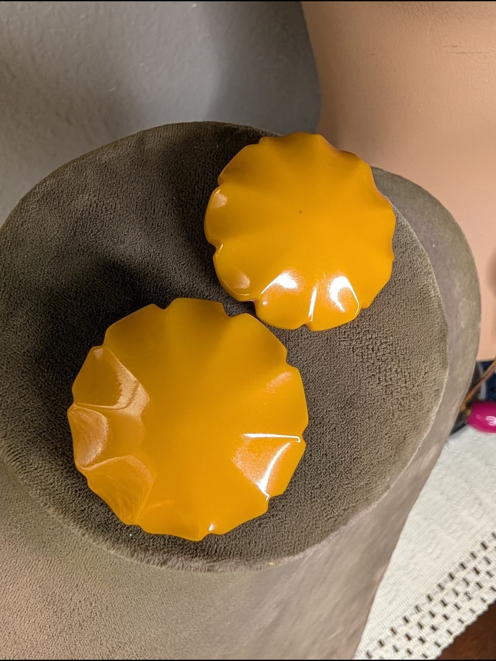 Bakelite Scalloped Edge Round Clip-On Earrings — Butterscotch Yellow - Thumbnail 3
