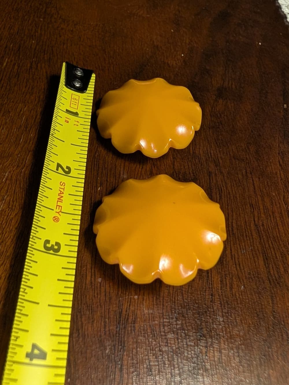 Bakelite Scalloped Edge Round Clip-On Earrings — Butterscotch Yellow - Thumbnail 11