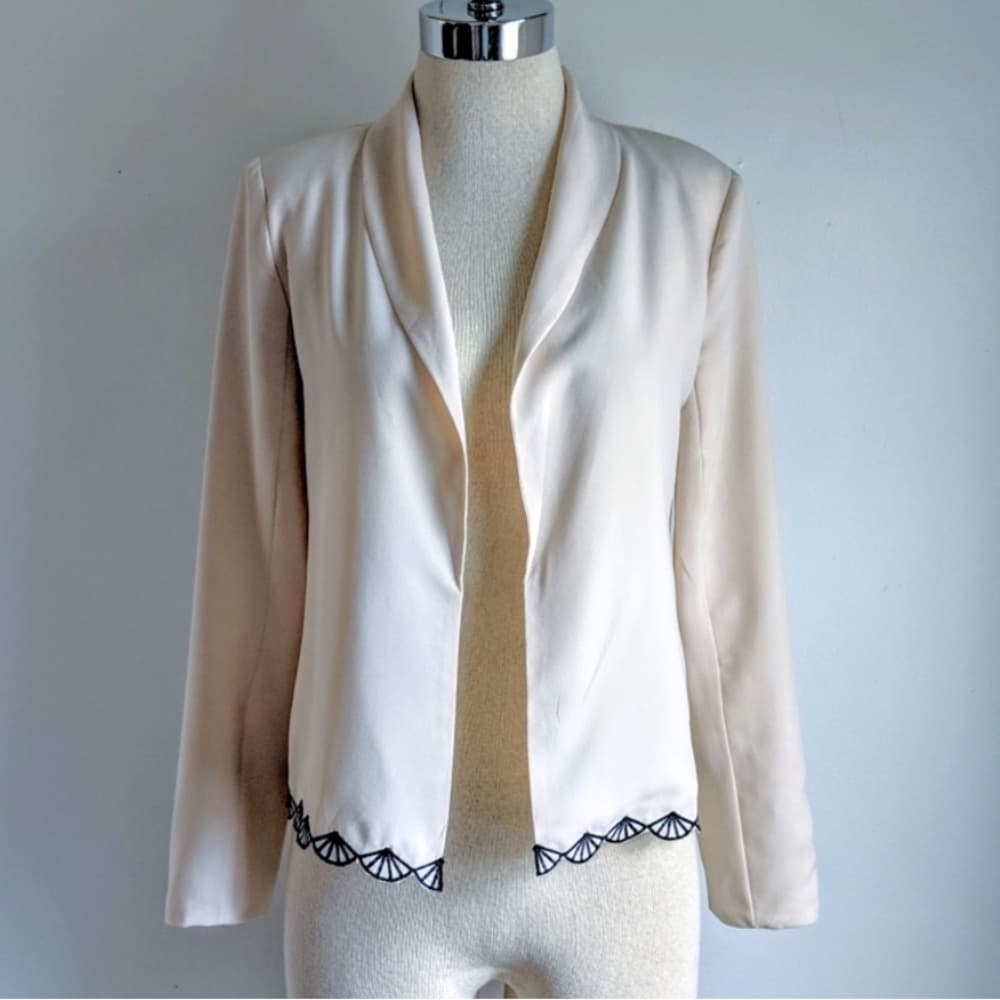 Crepe Blazer with Scallop Detailing - Thumbnail 7