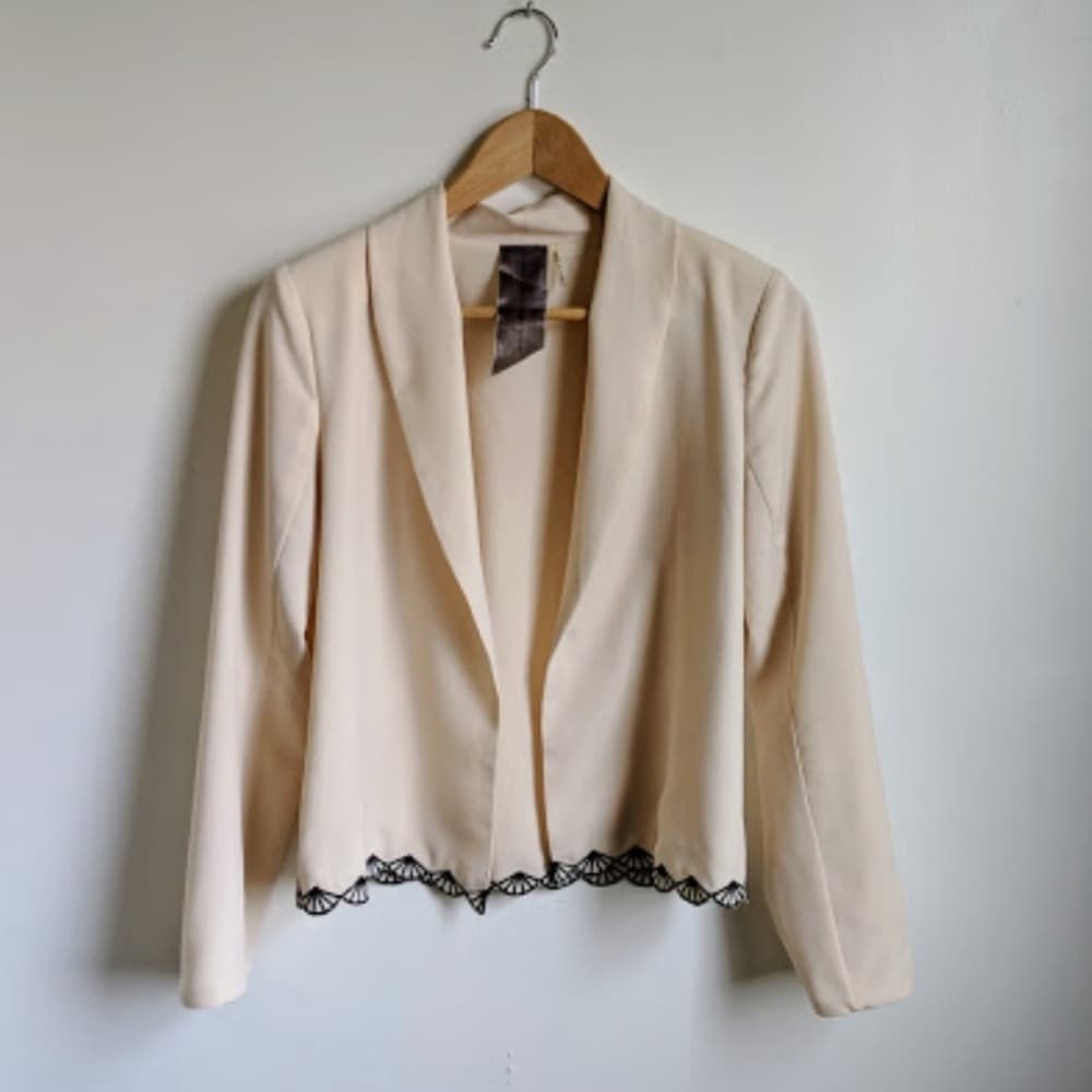 Crepe Blazer with Scallop Detailing - Thumbnail 3