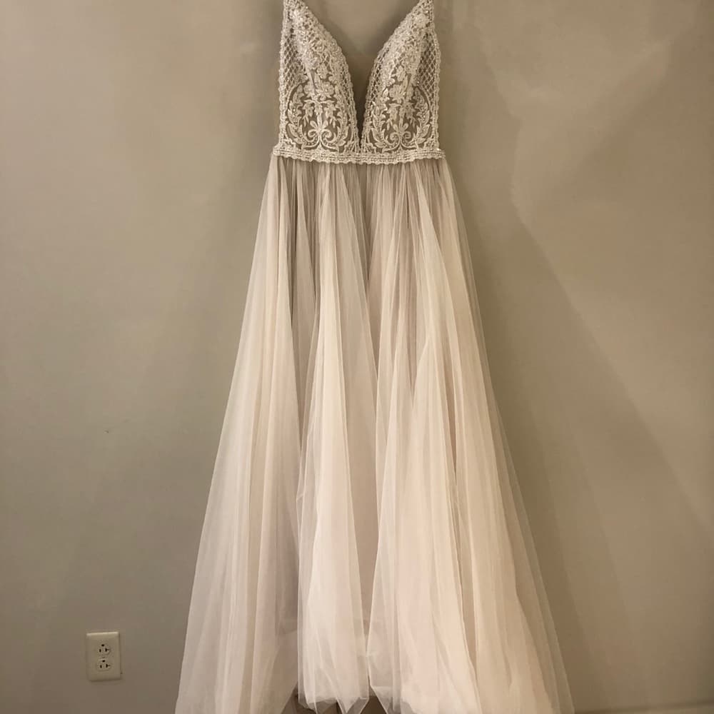 ❌ sold ❌ Gorgeous Madison James Wedding Gown - Thumbnail 10