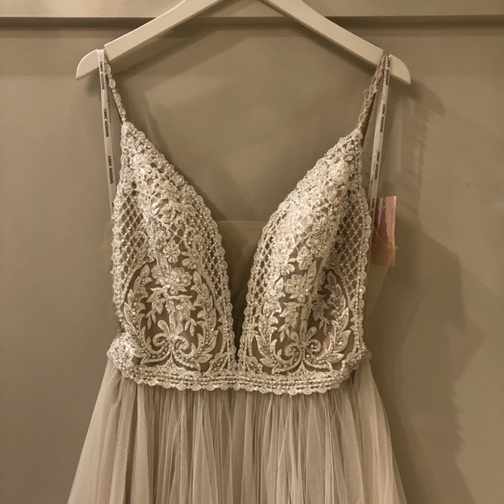 ❌ sold ❌ Gorgeous Madison James Wedding Gown - Thumbnail 9