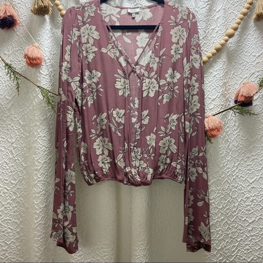 Tobi Floral Bell Sleeve Blouse - Thumbnail 3