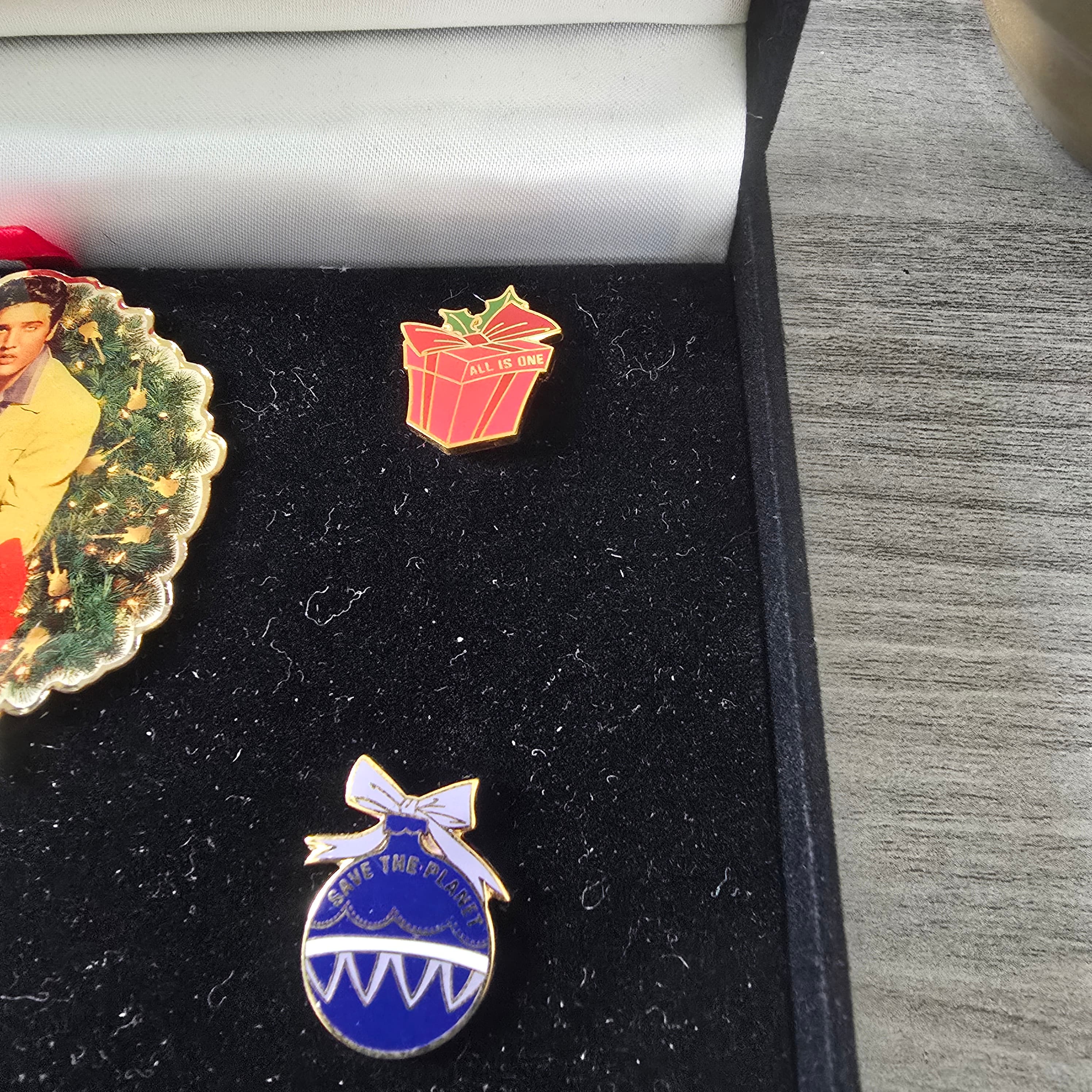 Hard Rock Elvis Presley Christmas Pin Set - Thumbnail 4