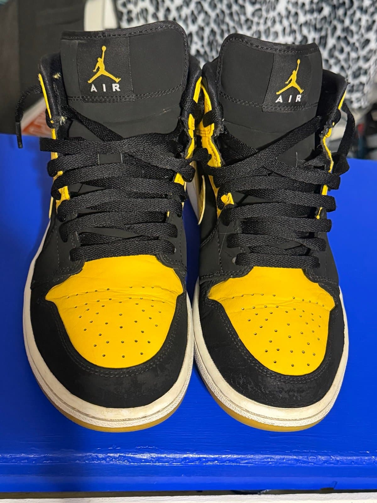 Air Jordan 1 Mid 'New Love' (Black/Varsity Maize) - Thumbnail 2