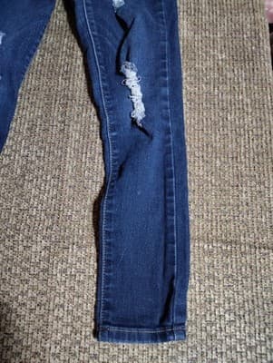 GOGO STAR KIDS Girl’s Distressed Skinny Jeans Size 8 24W x 22L - Thumbnail 3