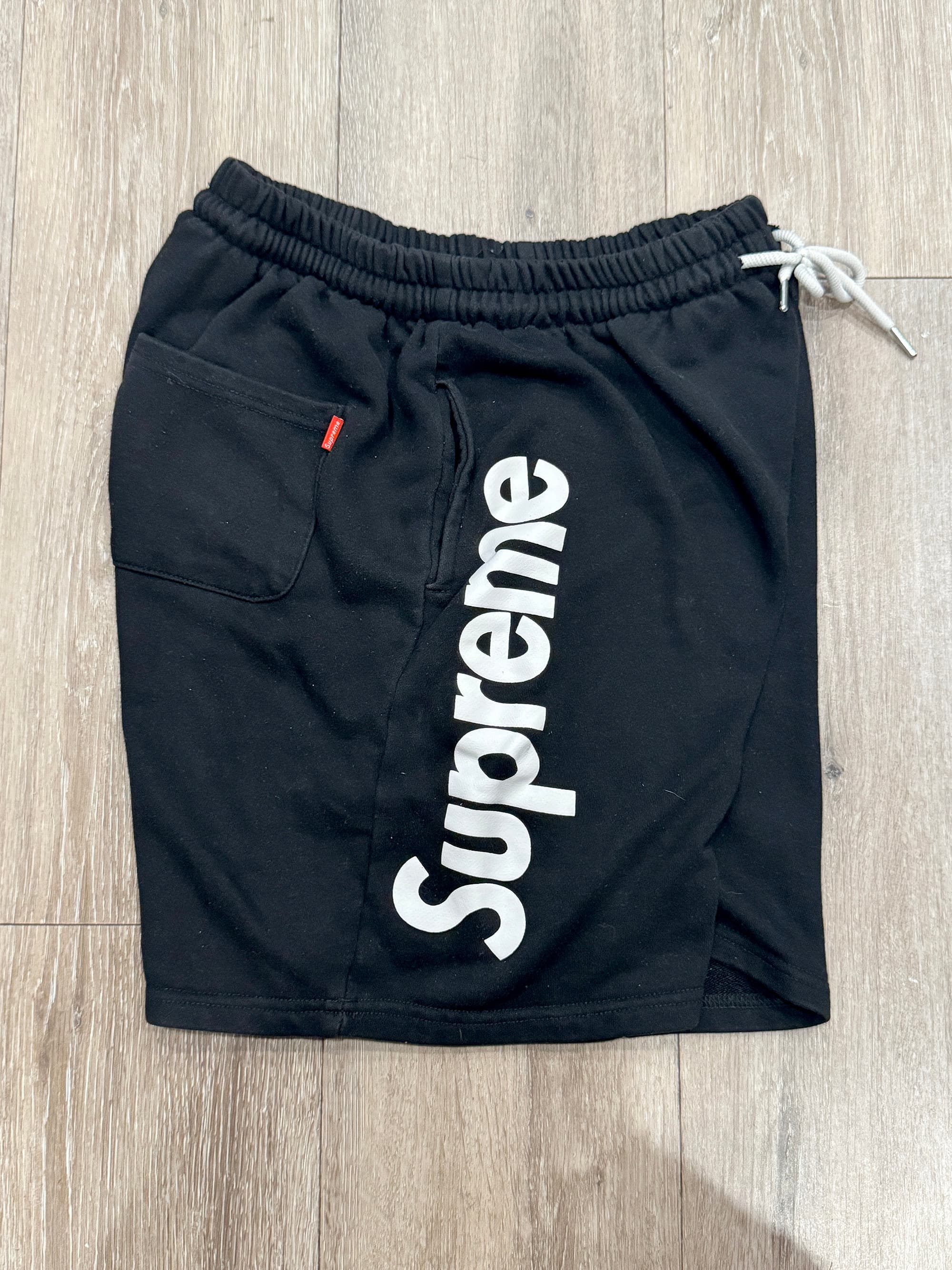Supreme Vertical Text Drawstring Sweat Shorts – Black - Thumbnail 2