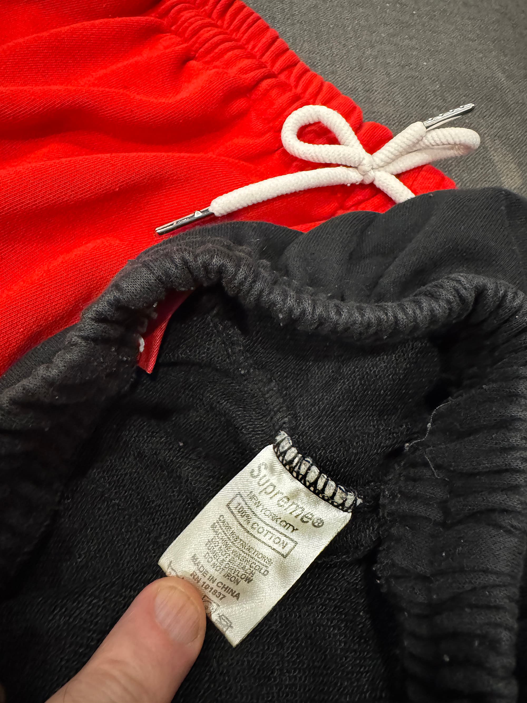 Supreme Vertical Text Drawstring Sweat Shorts – Black - Thumbnail 6