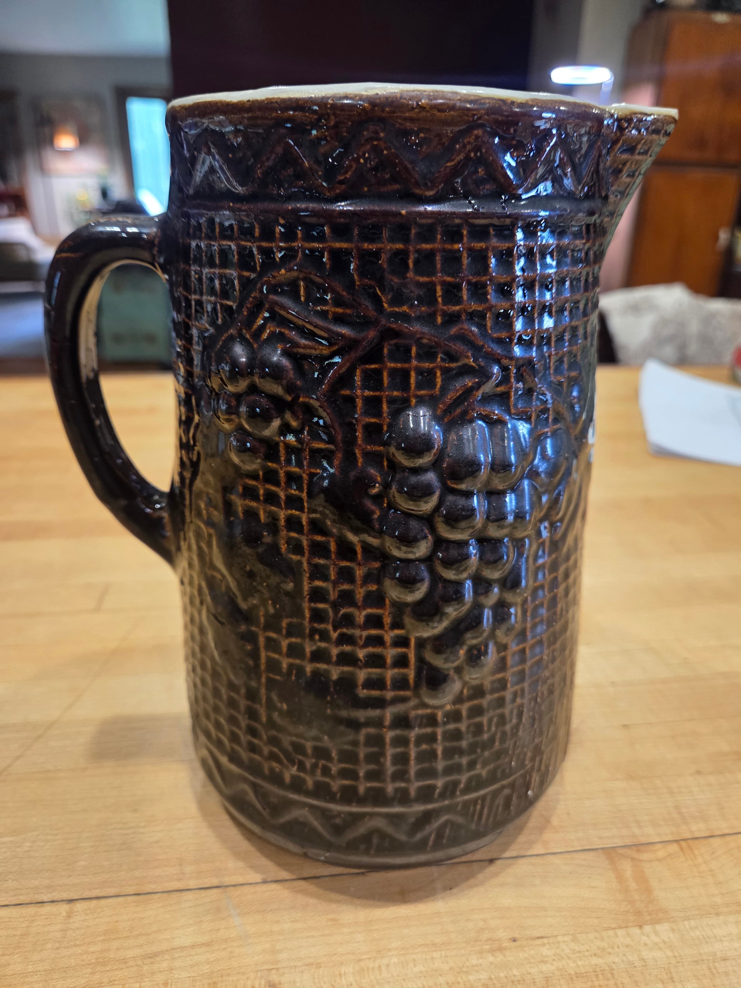 Antique Star Stoneware North Star Grape Lattice Majolica Pitcher 9.5 Inch - Thumbnail 3