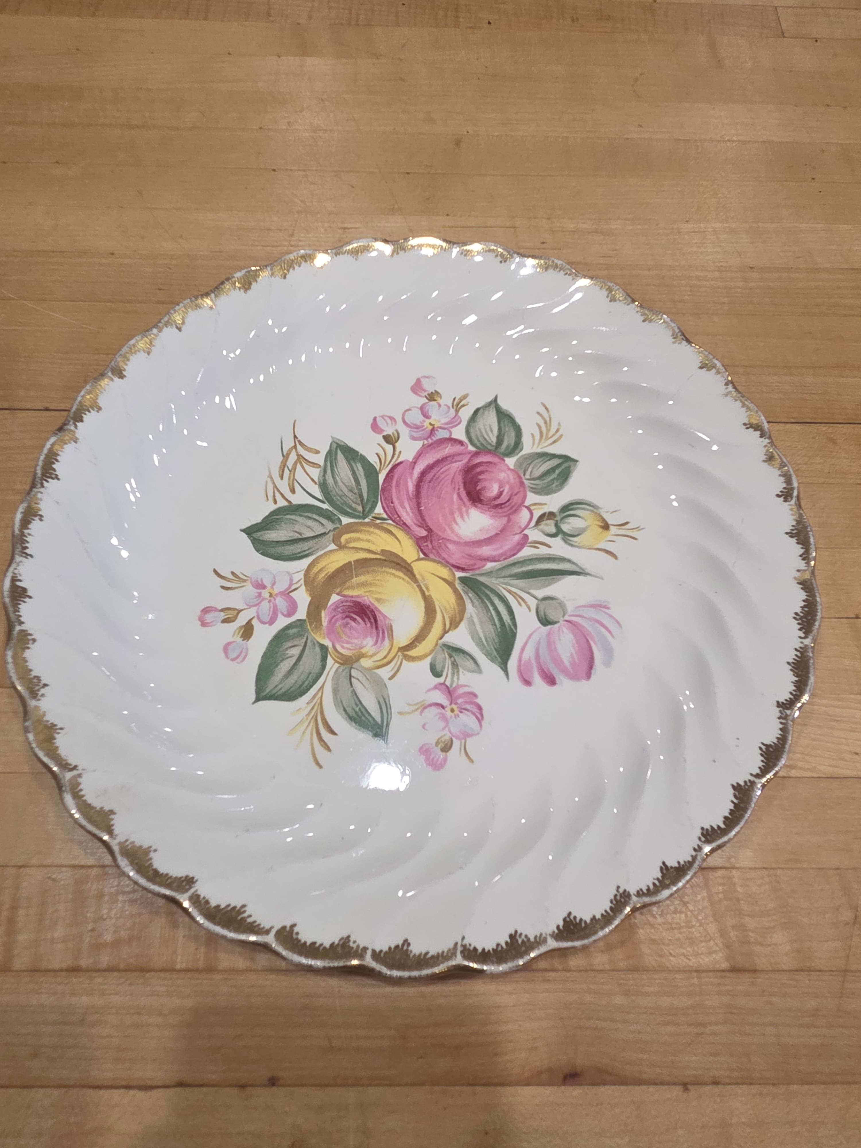 Vintage Royal China Quban Royal Swirl Floral Dinner Plate 10 Inch
