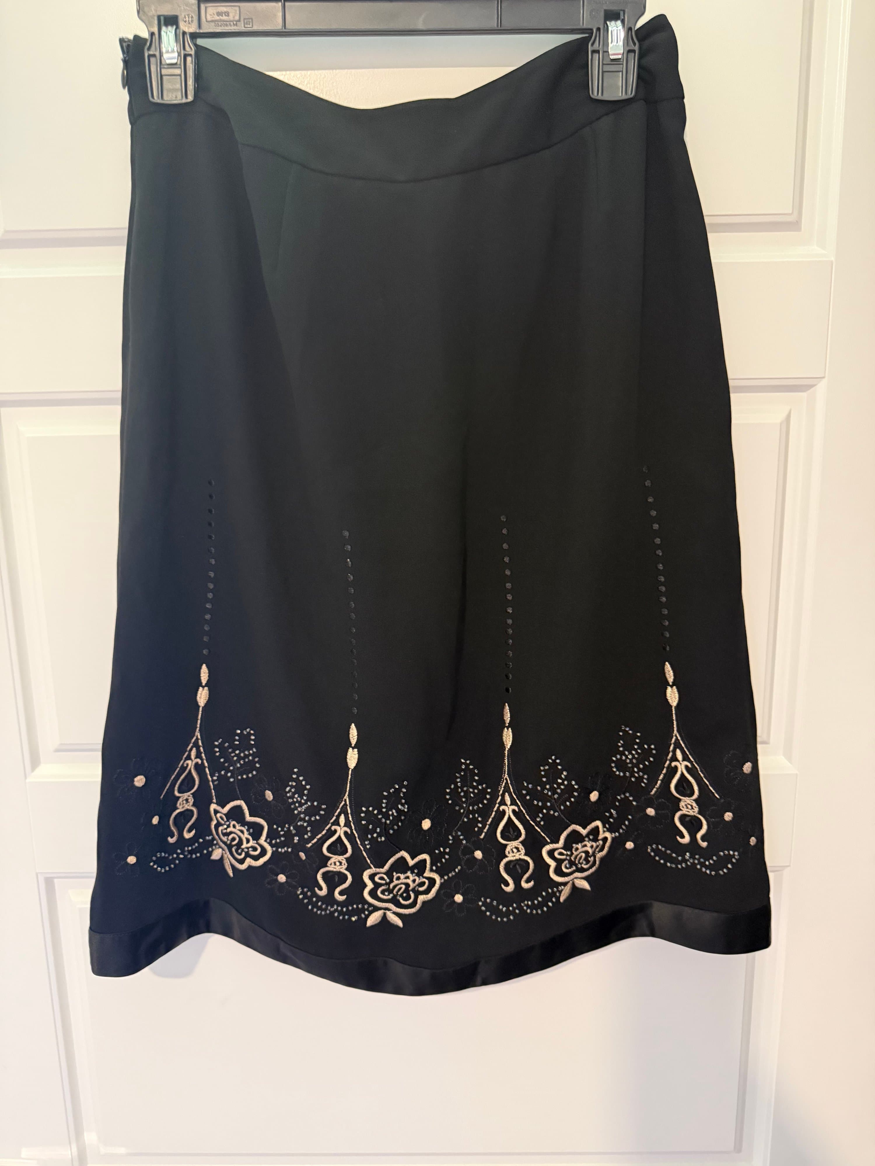 Ann Taylor LOFT Black Embroidered Skirt Size 4 - Thumbnail 3