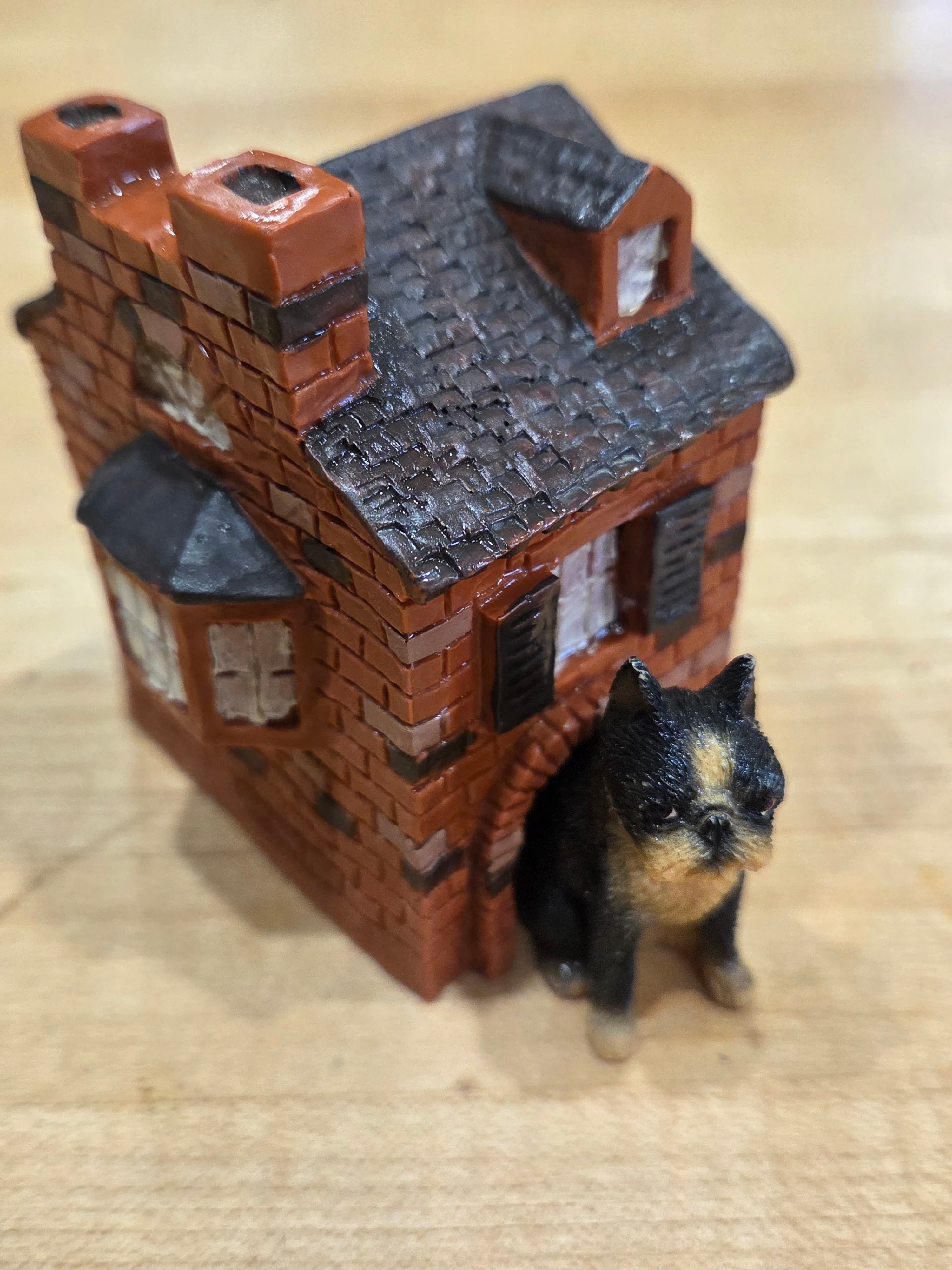 Barkitecture A101 Beacon Hill Townhouse Boston Terrier Figurine