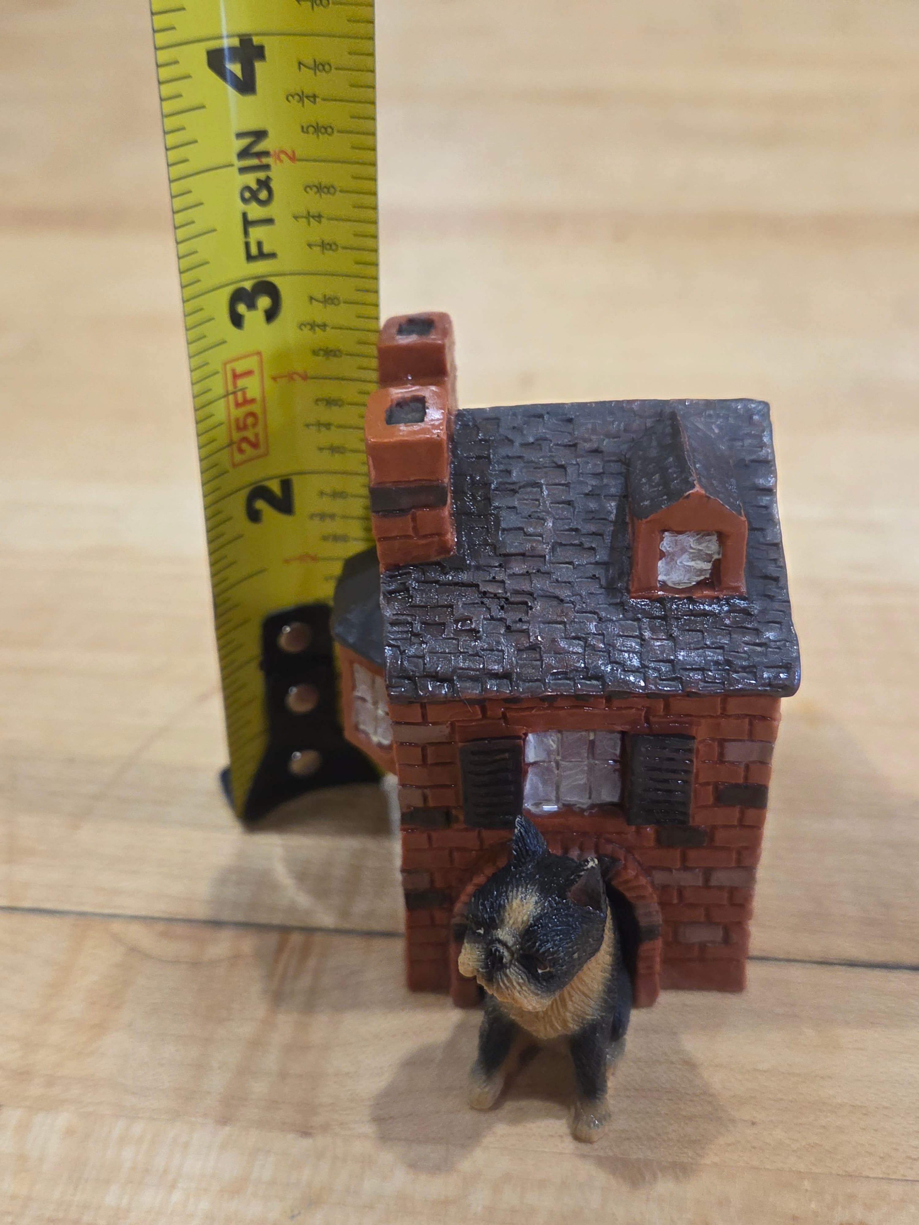 Barkitecture A101 Beacon Hill Townhouse Boston Terrier Figurine - Thumbnail 3