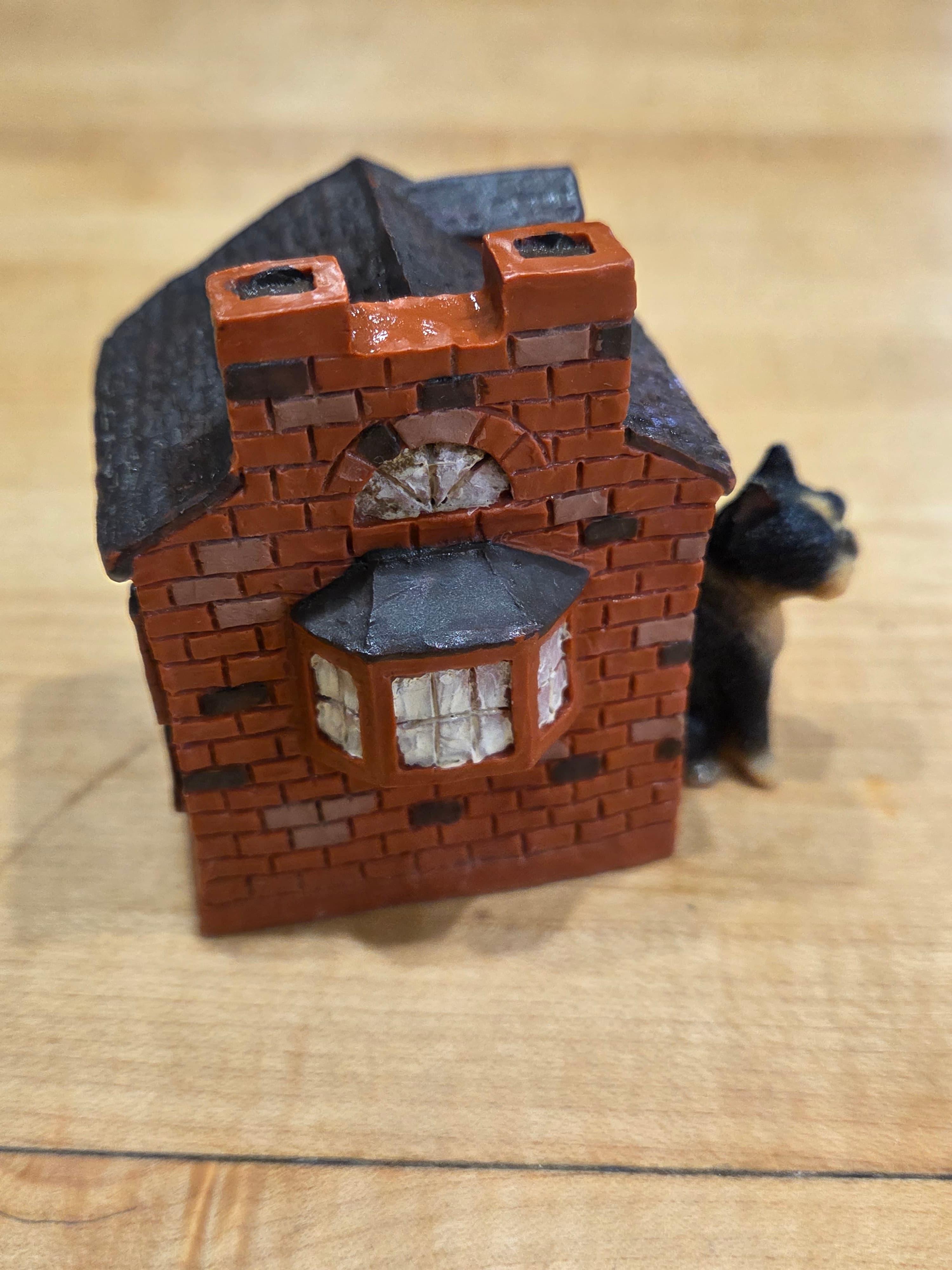 Barkitecture A101 Beacon Hill Townhouse Boston Terrier Figurine - Thumbnail 2