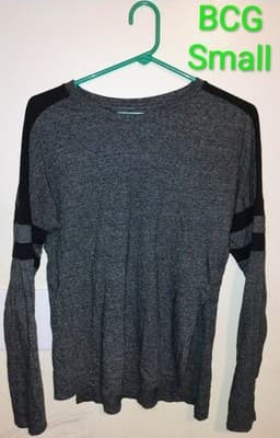 8 peice bundle lot of Small clothes - Thumbnail 7