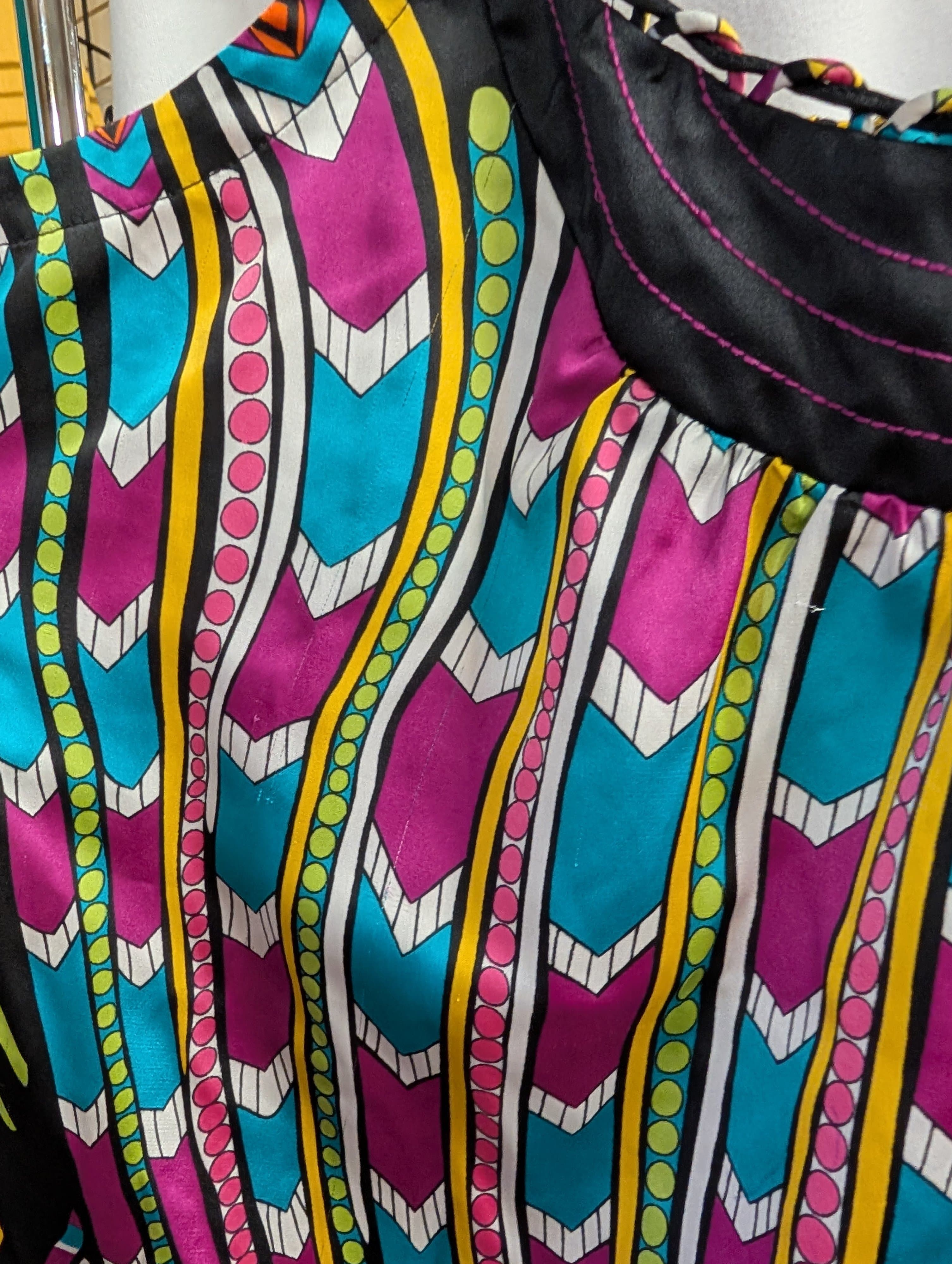 Colorful Sleeveless Top with Geometric Print size L - Thumbnail 2
