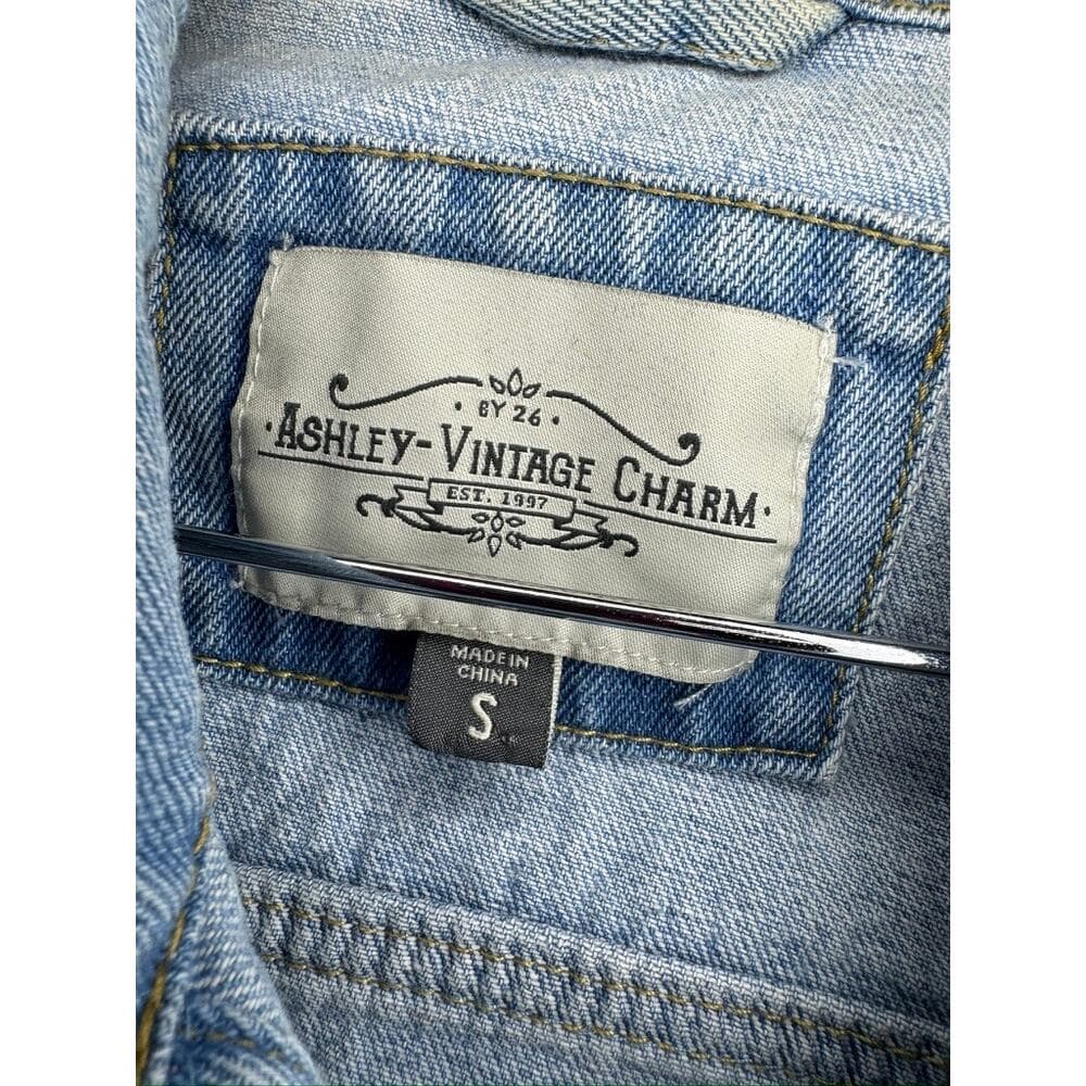 436. Ashley Vintage Charm Light Wash Denim Jacket Size S - Thumbnail 3