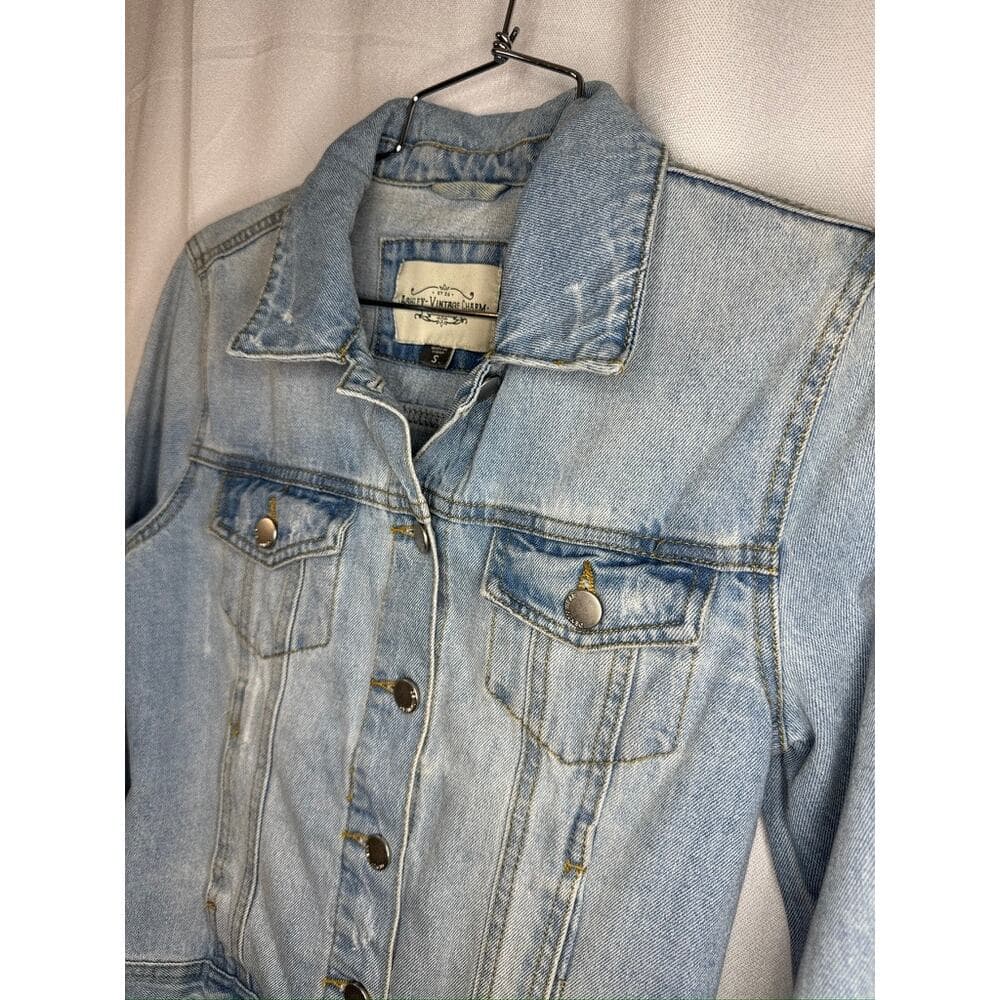 436. Ashley Vintage Charm Light Wash Denim Jacket Size S - Thumbnail 5