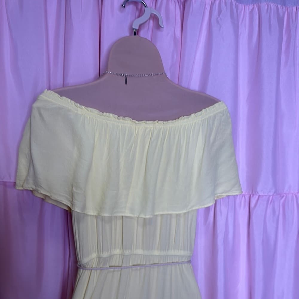 102. Elegant Yellow Off-the-Shoulder Maxi Dress with Rope Waist Tie - Thumbnail 6