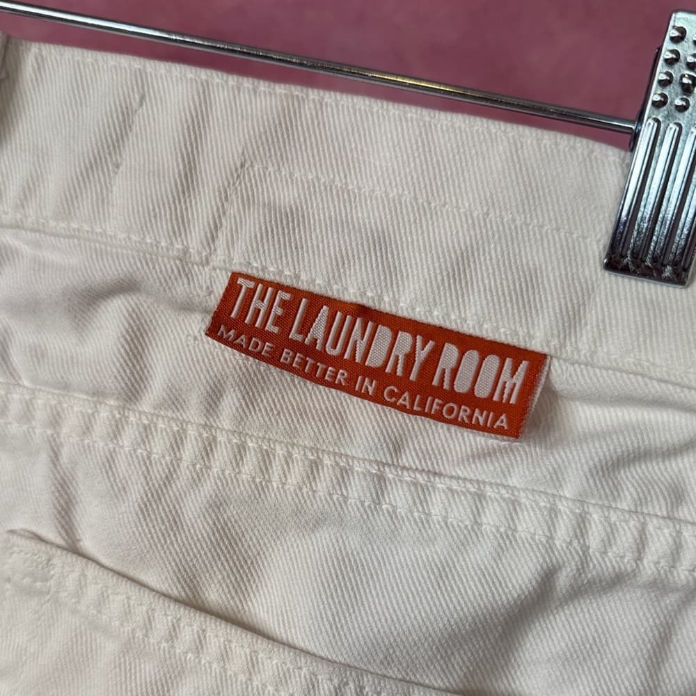 145. The Laundry Room California Distressed White Jeans Size 28 NWOT - Thumbnail 3