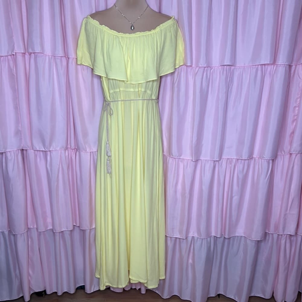 102. Elegant Yellow Off-the-Shoulder Maxi Dress with Rope Waist Tie - Thumbnail 2