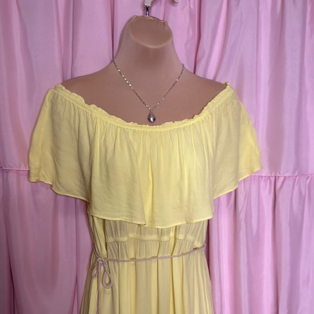 102. Elegant Yellow Off-the-Shoulder Maxi Dress with Rope Waist Tie - Thumbnail 4