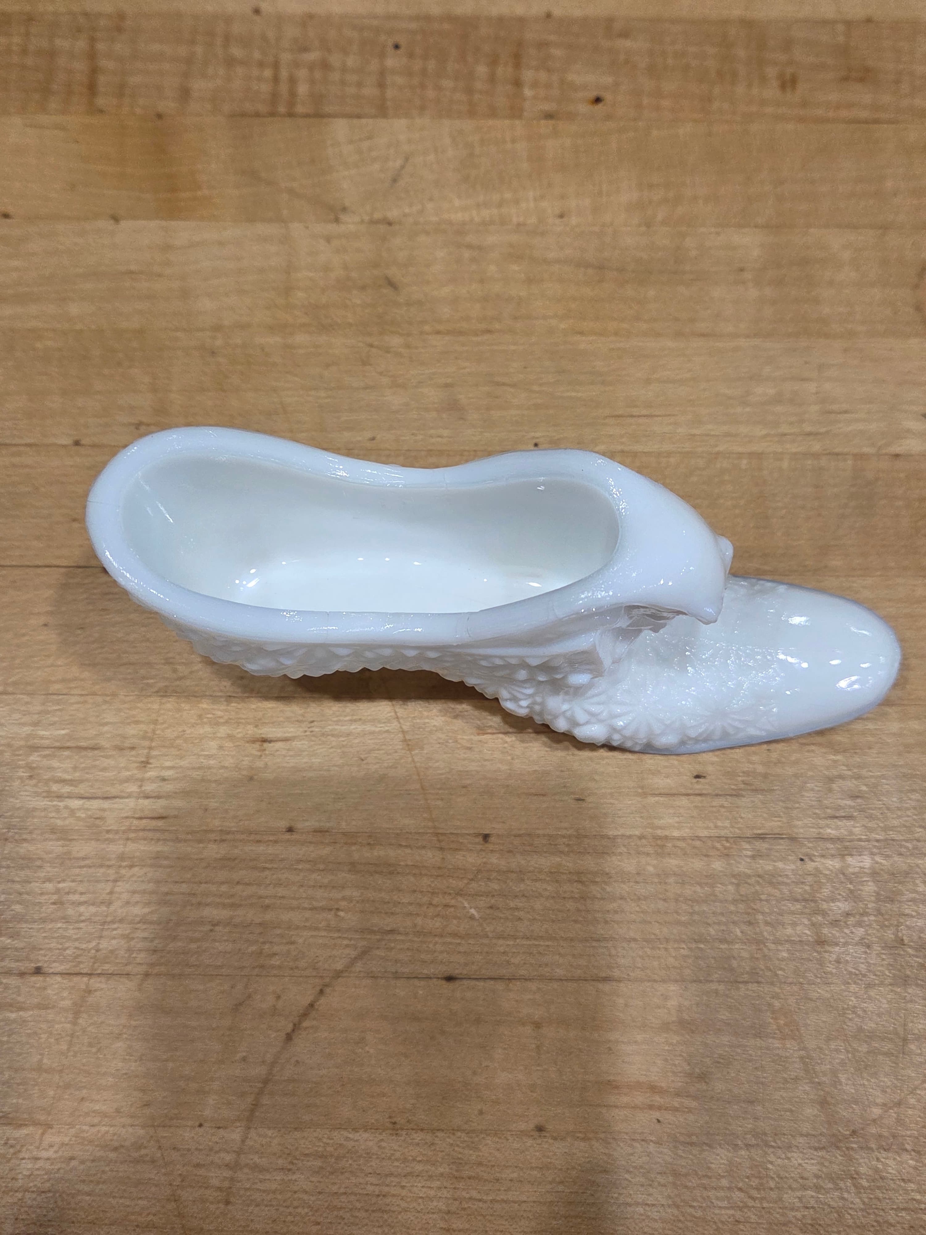 Vintage Fenton White Milk Glass Daisy and Button Slipper Shoe Cat Head Figurine - Thumbnail 3