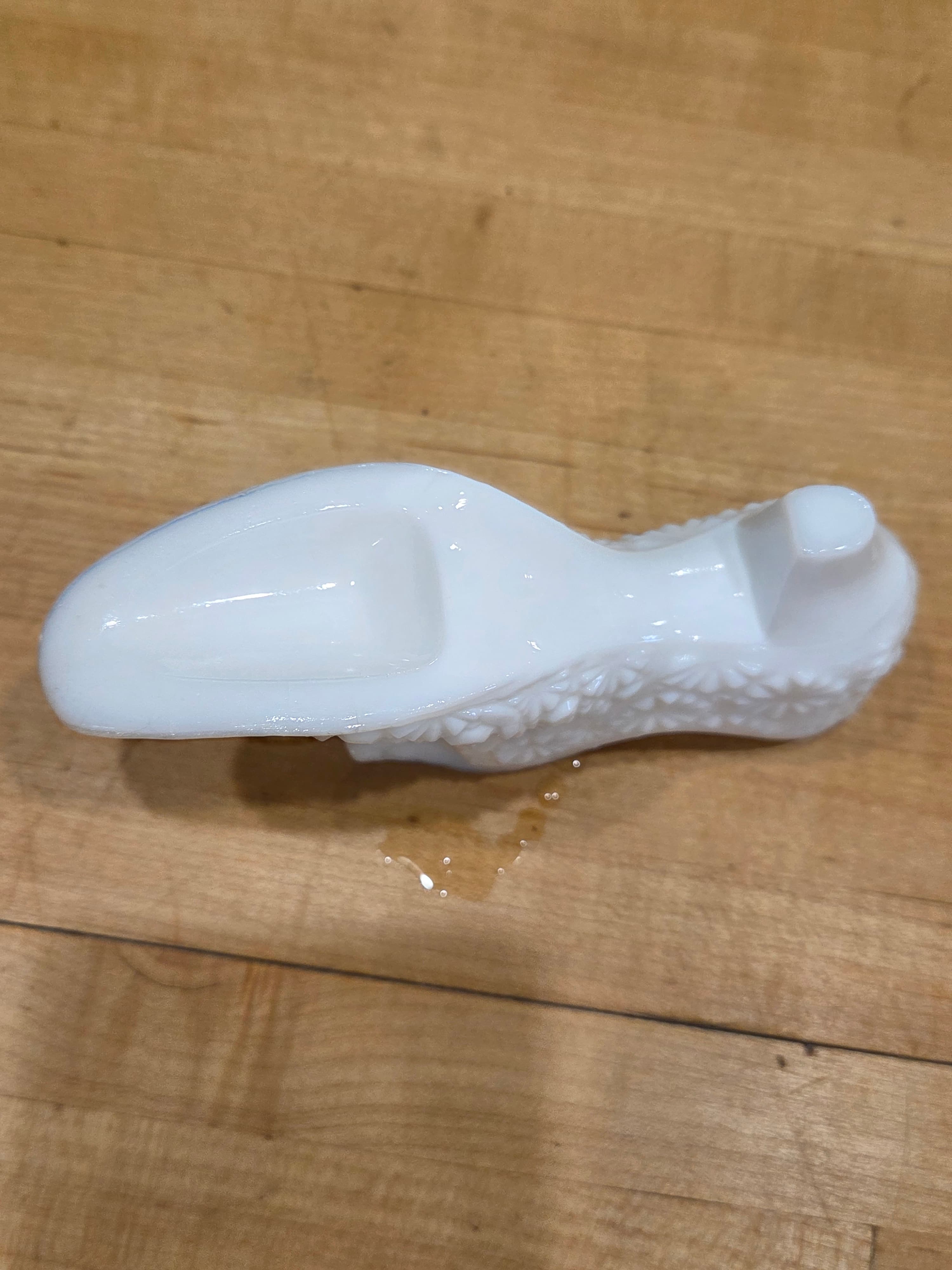 Vintage Fenton White Milk Glass Daisy and Button Slipper Shoe Cat Head Figurine - Thumbnail 5