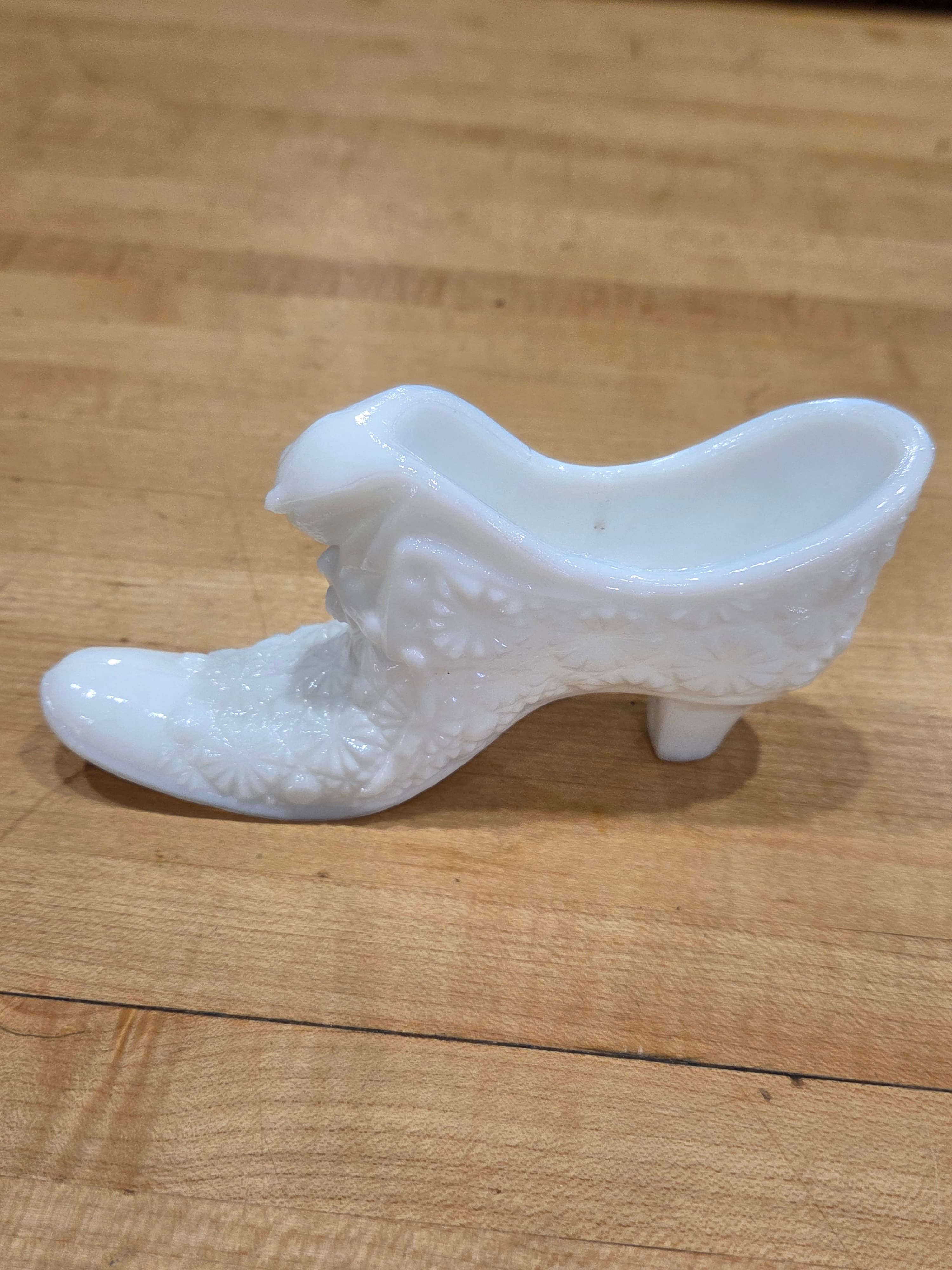 Vintage Fenton White Milk Glass Daisy and Button Slipper Shoe Cat Head Figurine - Thumbnail 2