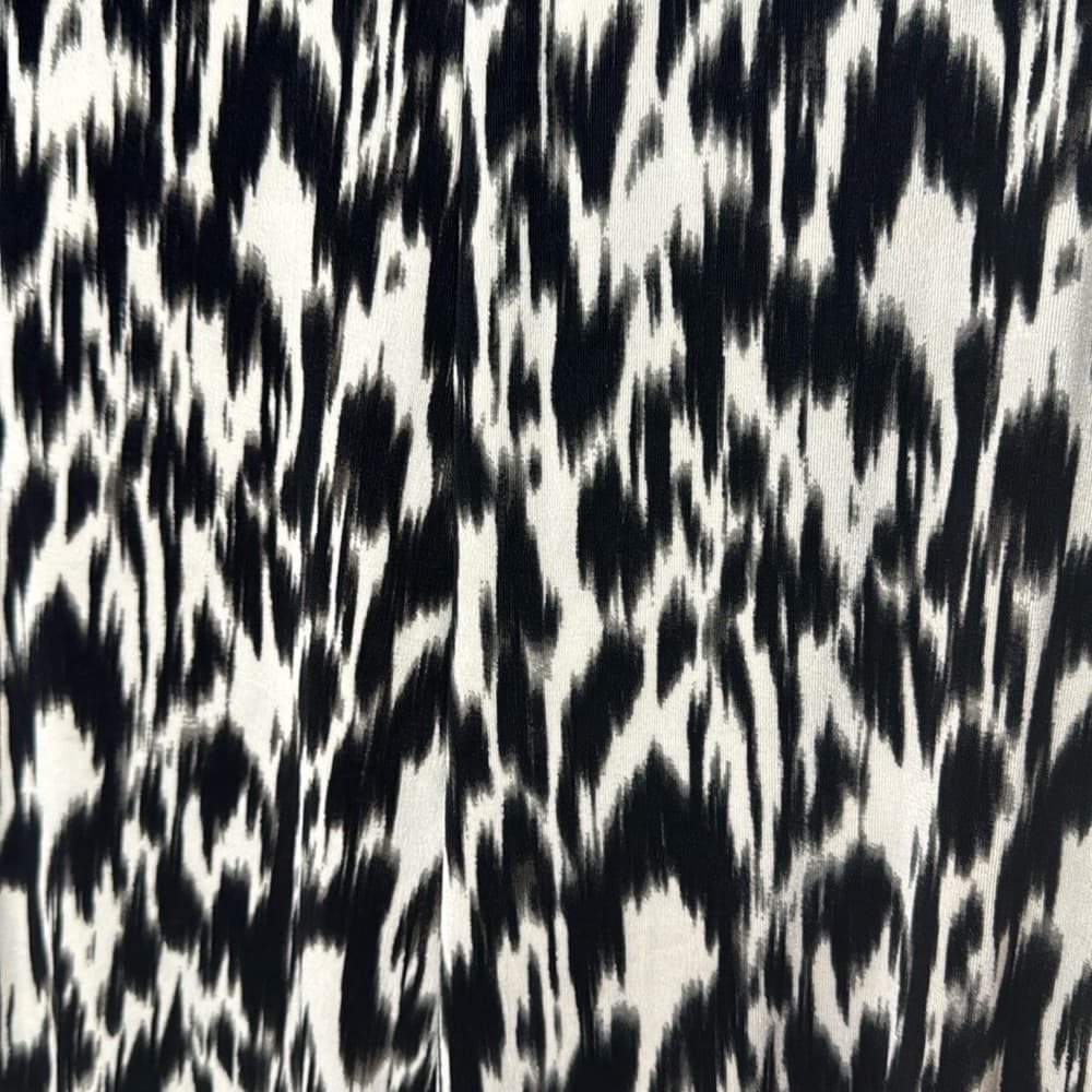 109. Chico’s Travelers Black & White Abstract Wide Leg Crop Pants Size 2 (12/14) - Thumbnail 2