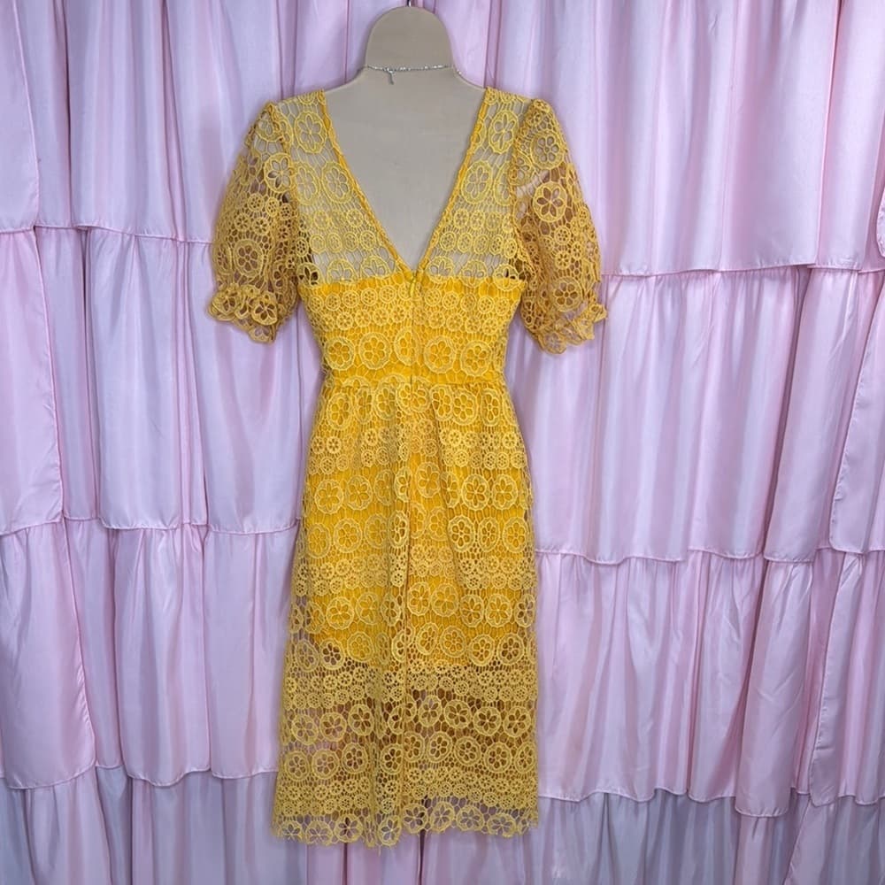 86. GILLI Beautiful Yellow Lace Midi Dress – Size Small - Thumbnail 2