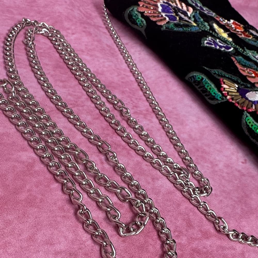 257. Francesca’s Embroidered Velvet Floral Clutch w/ Chain Strap - Thumbnail 8