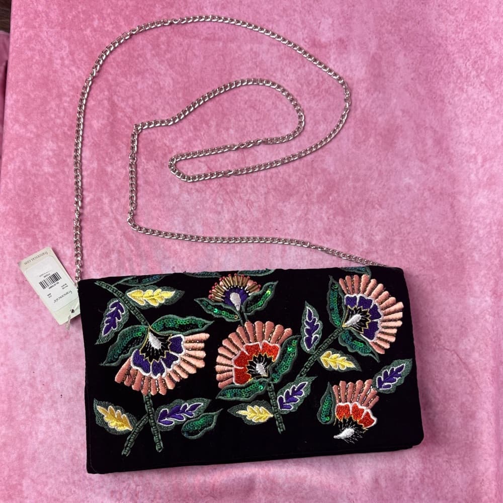 257. Francesca’s Embroidered Velvet Floral Clutch w/ Chain Strap - Thumbnail 6