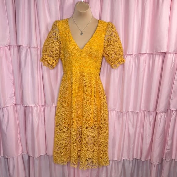 86. GILLI Beautiful Yellow Lace Midi Dress – Size Small - Thumbnail 10