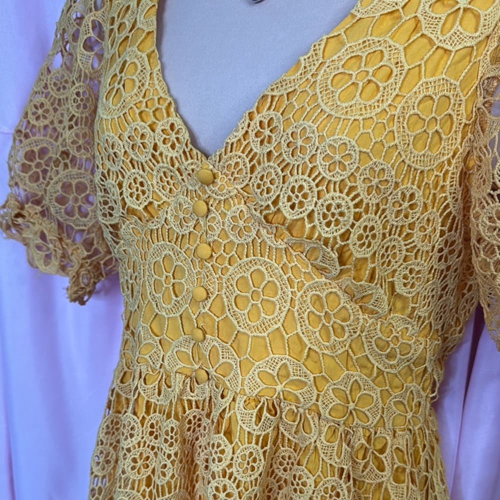 86. GILLI Beautiful Yellow Lace Midi Dress – Size Small - Thumbnail 4