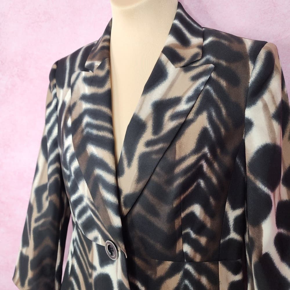 179. Kasper Animal Print Blazer Jacket Women’s Size 4 - Thumbnail 2