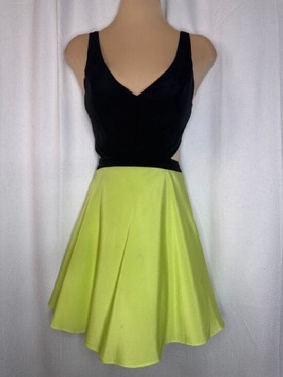 397. Guess by Marciano Black & Neon Green Cutout Fit & Flare Dress Size 2 - Thumbnail 11