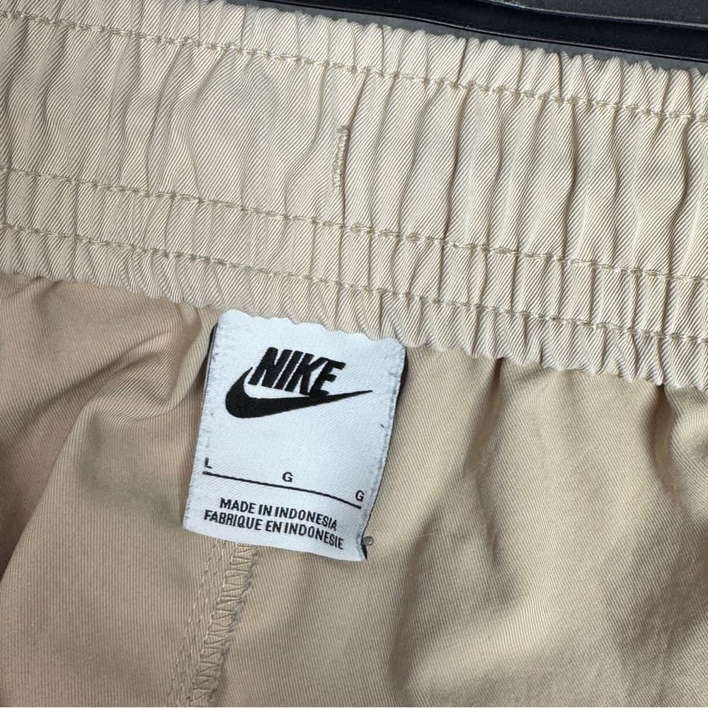 293. Nike Dri-Fit Utility Jogger Pants Beige Black Logo Size L