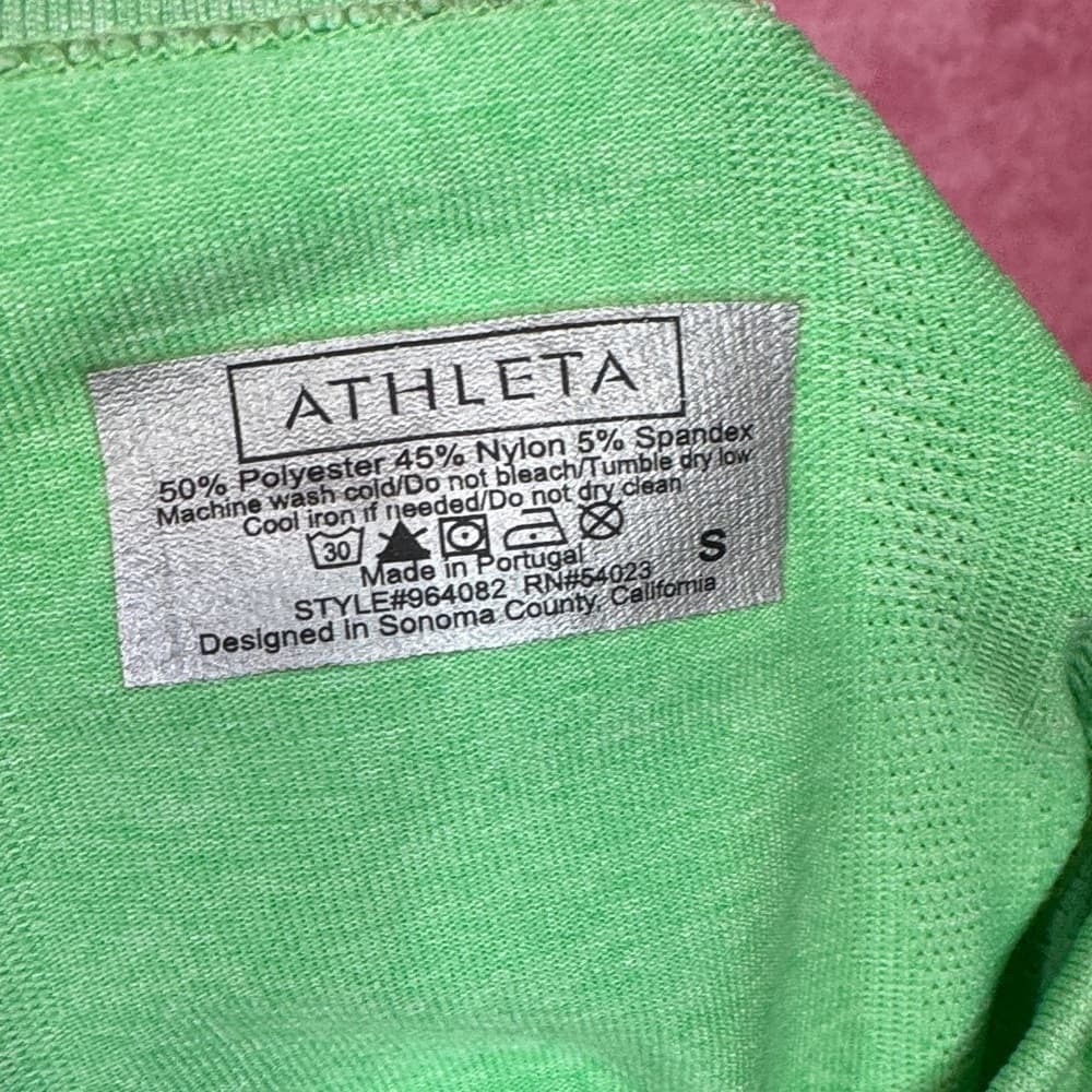 143. Athleta Green Long Sleeve Performance Top Women’s Small