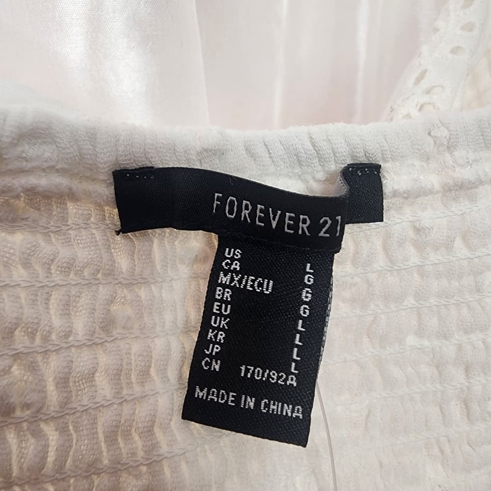 106. Forever 21, White Eyelet Bow Crop Top – Size Large