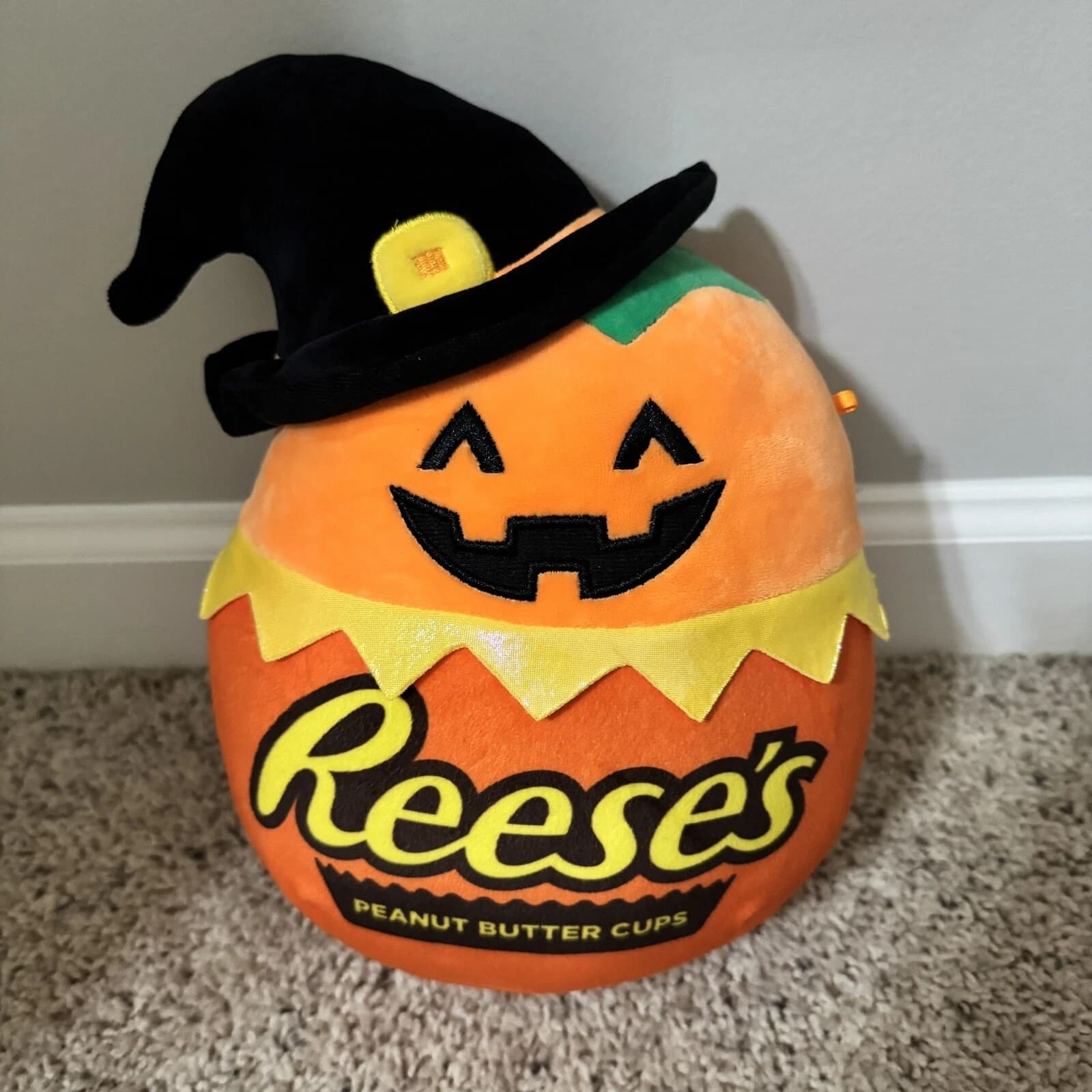 Reese's Halloween Plush Pumpkin Toy - Thumbnail 3