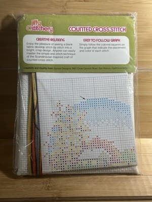 Vintage Sunset Designs Fall Leaves Jiffy Stitchery Kit #913 Counted Cross Stitch - Thumbnail 2
