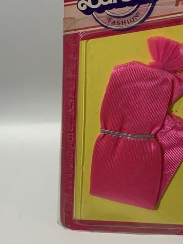 VINTAGE BARBIE #5720 HOT PINK GOWN W/FLOWER ACCENT VERY HARD TO FIND #5748 1984 - Thumbnail 2